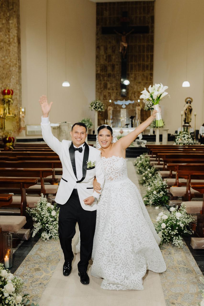 Salida de la iglesia en una celebración de boda.