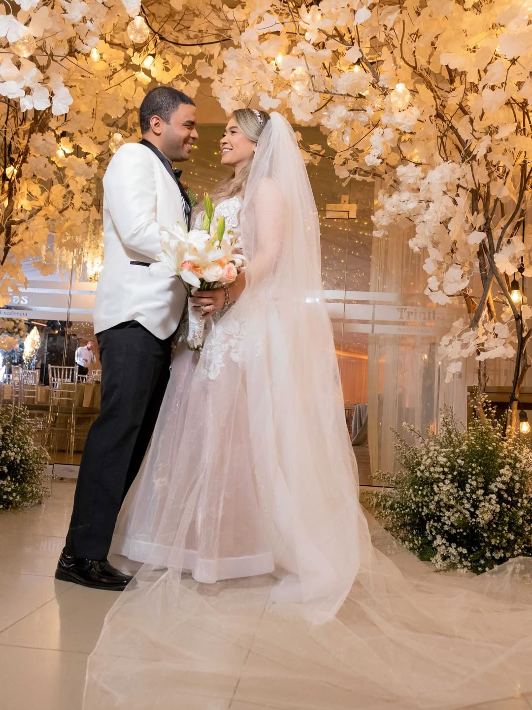 Primer baile en una celebración de boda.